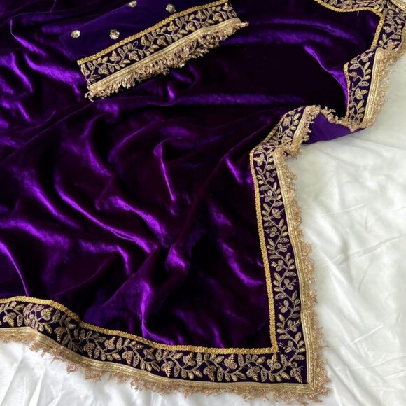 Velvet saree - Picture 2 of 4